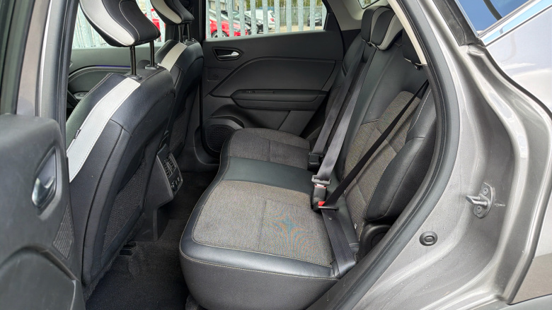 Renault Captur 1.6 E-Tech full hybrid 145 Techno 5dr Auto Hybrid Hatchback